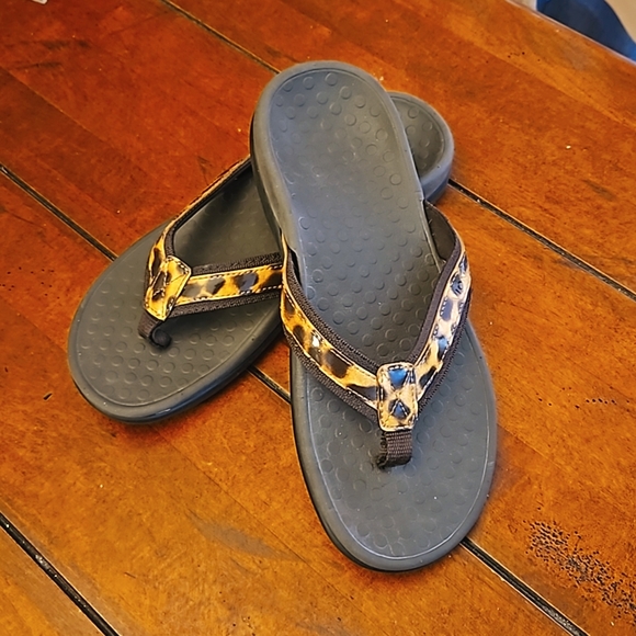 VIONIC | ORTHAHEEL TIDE II | BROWN LEOPARD THONGS - Picture 8 of 9